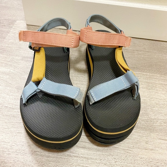 Teva Midform Universal Size 9 Women’s Multi Color  Sandals . - Picture 1 of 9